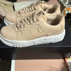 Nike Air Force 1 Pixel